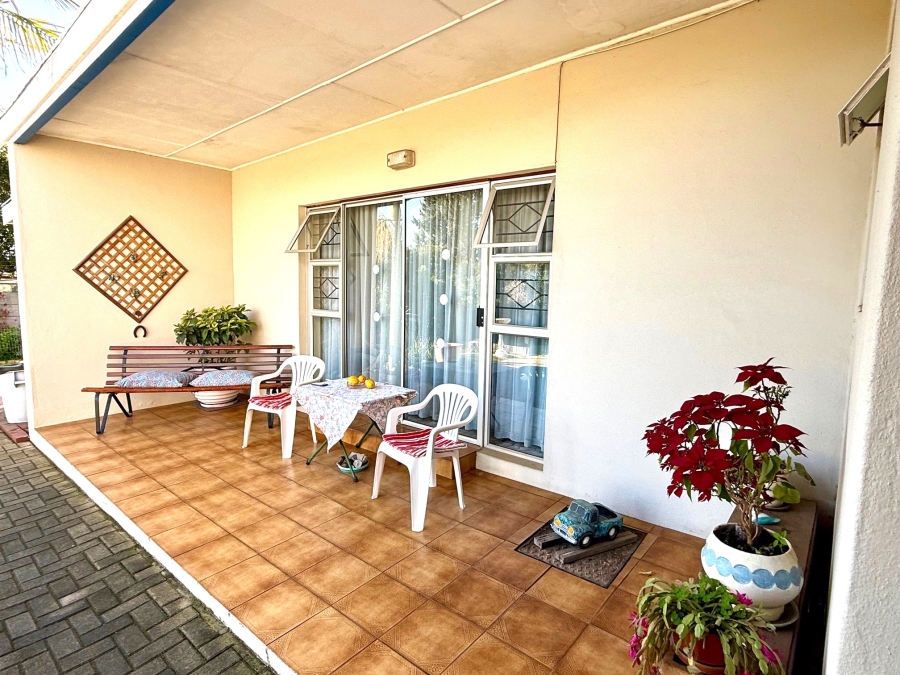 4 Bedroom Property for Sale in Bergzicht Western Cape